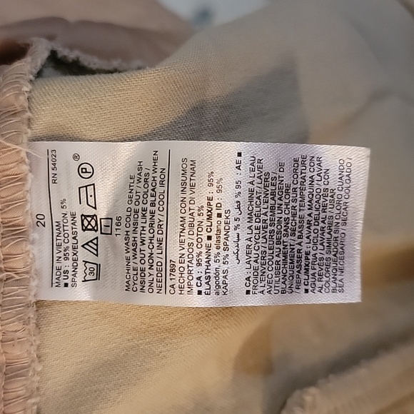 Old Navy Maternity Khaki Pixie Pants. Size 20 - Picture 6 of 6